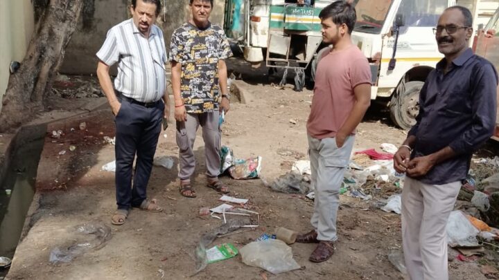 महासमुन्द: फुटी पाइपलाइन व गंदगी से परेशान बस स्टैंड का नपा उपाध्यक्ष ने किया निरीक्षण …सीएमओ को  जानकारी देकर, शीघ्र मरम्मत व सफाई के दिए निर्देश..