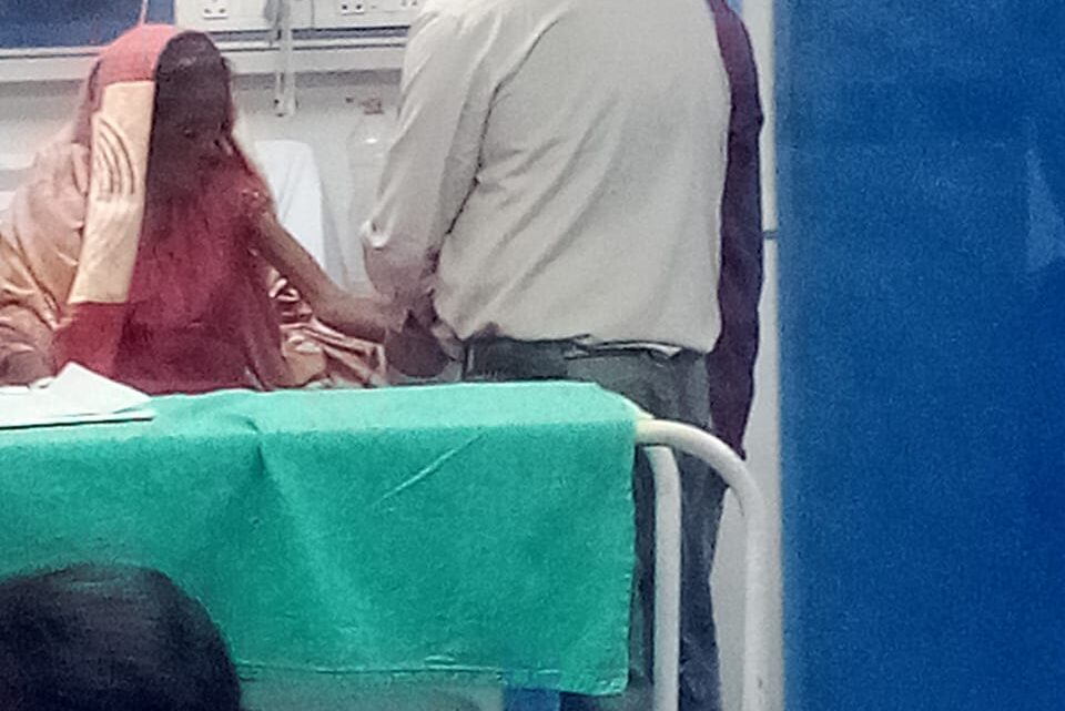 मेकाहारा में मरीजों की जान से खिलवाड़, संघ बोला – दोषी वार्ड बॉय को जेल भेजो