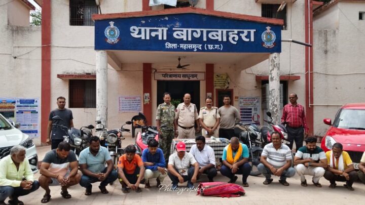 महासमुंद पुलिस सक्रिय – एक सप्ताह के अंदर चार जगहों पर रेड… बागबाहरा में 12 जुआरीयों के साथ 20 लाख से अधिक का माल जब्त…अभी तक पौने चार लाख जब्त …