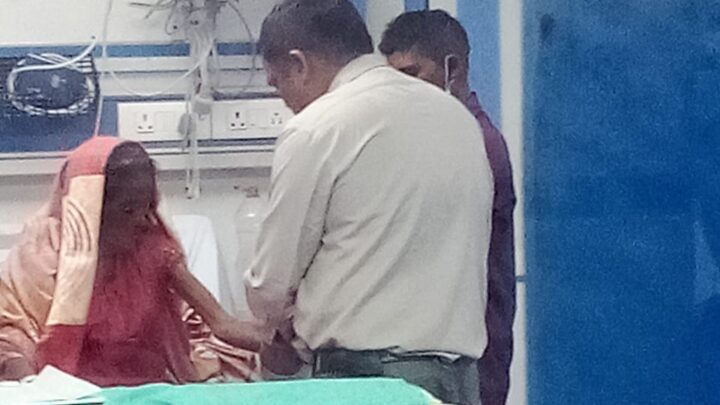 अंबेडकर अस्पताल में अवैध वसूली का आरोप, वार्ड में ही ब्लड निकालकर प्राइवेट लैब भेजने का दावा