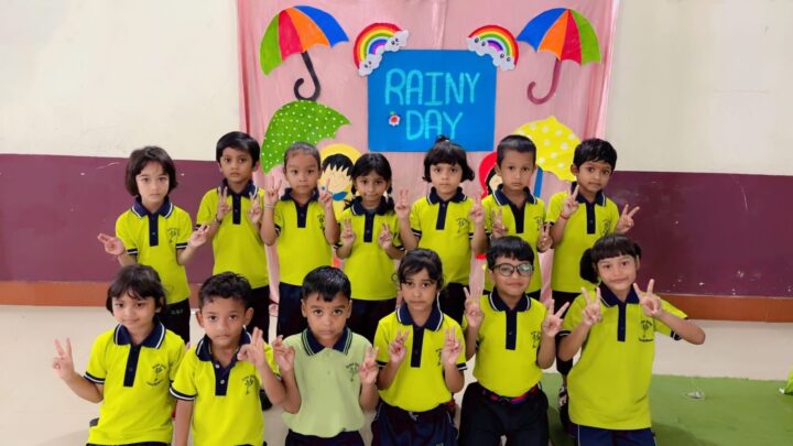 ग्रीन वैली स्कूल में बनाया रेनी डे.. बच्चों ने रंग बिरंगी छतरी से बारिश कि बुंदों को हथेली में समेटे…