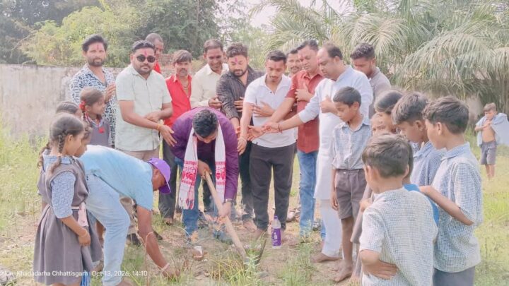 ग्राम खड़ादरहा में ₹13.72 लाख की लागत से बनने वाले शासकीय प्राथमिक शाला के नवीन भवन का भीखम सिंह ठाकुर के करकमलों से हुआ भूमिपूजन