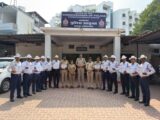 यातायात ड्यूटी के साथ अपराध पकड़ने वाले 13 पुलिसकर्मी सम्मानित, कमिश्नर डॉ. संजीव शुक्ला ने दिया प्रशस्ति पत्र