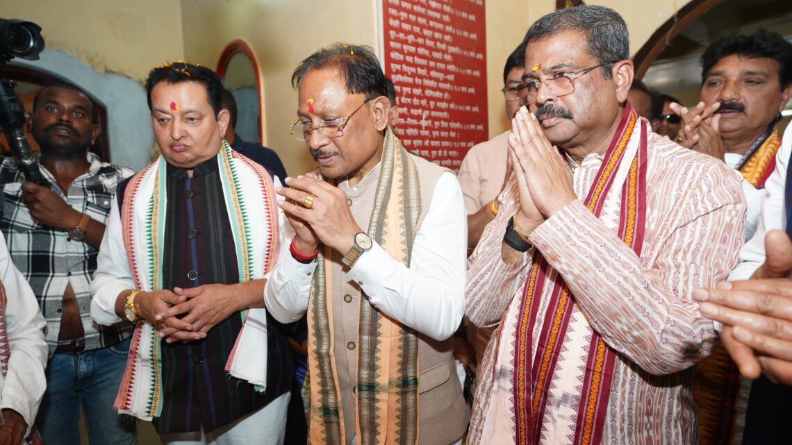 मुख्यमंत्री विष्णु देव साय ने रामचंडी मंदिर में की पूजा, प्रदेश की खुशहाली की कामना