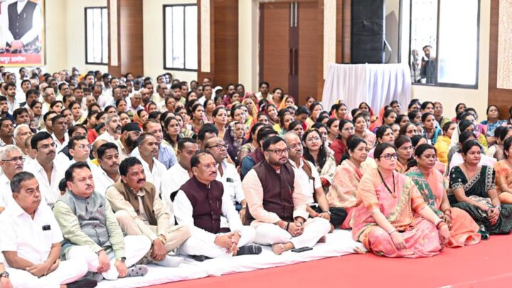 मन की बात लोकशक्ति की आराधना’ : अभनपुर में स्मृति ईरानी के साथ CM साय ने सुनी 139वीं कड़ी