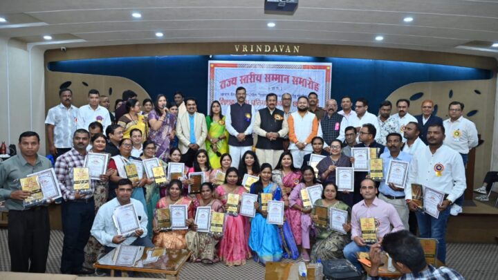 शिक्षक कला प्रतिभा अकादमी ने किया समाज दीप रत्न सम्मान समारोह का आयोजन, 180 शिक्षक सम्मानित