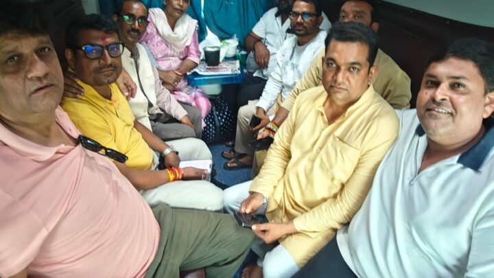 वोट चोर गद्दी छोड़, बैलेट पेपर से चुनाव कराओ : कांग्रेस का हल्ला बोल, दिल्ली चलो के नारे के साथ हजारों कार्यकर्ता दिल्ली रवाना