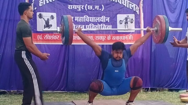 पं. हरिशंकर शुक्ल स्मृति महाविद्यालय का वेटलिफ्टिंग में दबदबा, चार छात्रों ने जीता गोल्ड, विश्वविद्यालय टीम में चयन