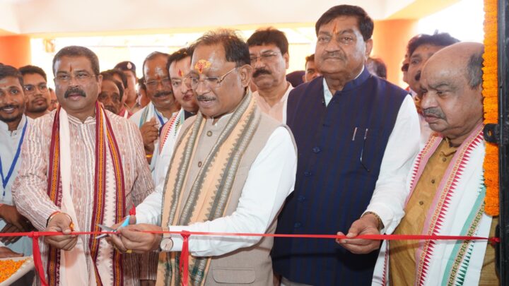 मुख्यमंत्री साय ने गढ़फुलझर में 50 लाख के सर्वमंगल भवन का किया लोकार्पण, मंदिर परिसर में भव्य डोम की घोषणा