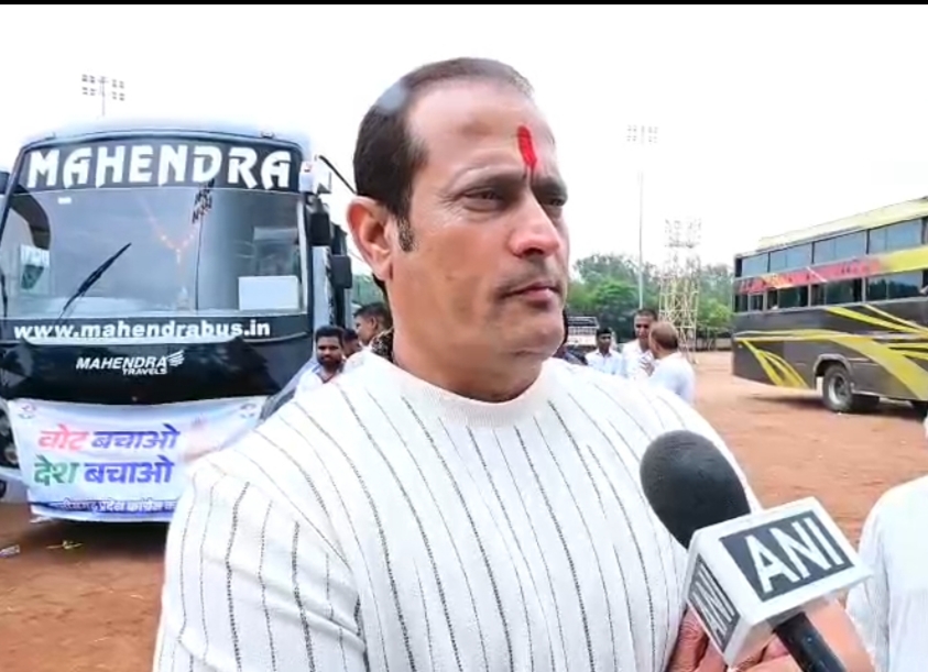 संविधान बचाने दिल्ली रवाना हुए छत्तीसगढ़ के कांग्रेस कार्यकर्ता, BTI ग्राउंड से बसों को दिखाई हरी झंडी
